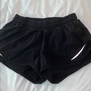lululemon hotty hot shorts *2.5"